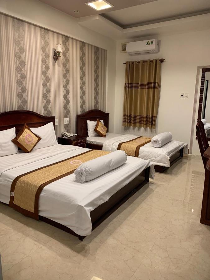 Phuc Hung Hotel Rạch Giá Buitenkant foto