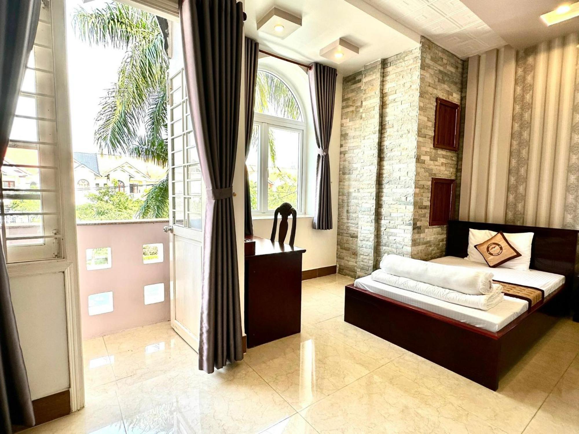 Phuc Hung Hotel Rạch Giá Buitenkant foto