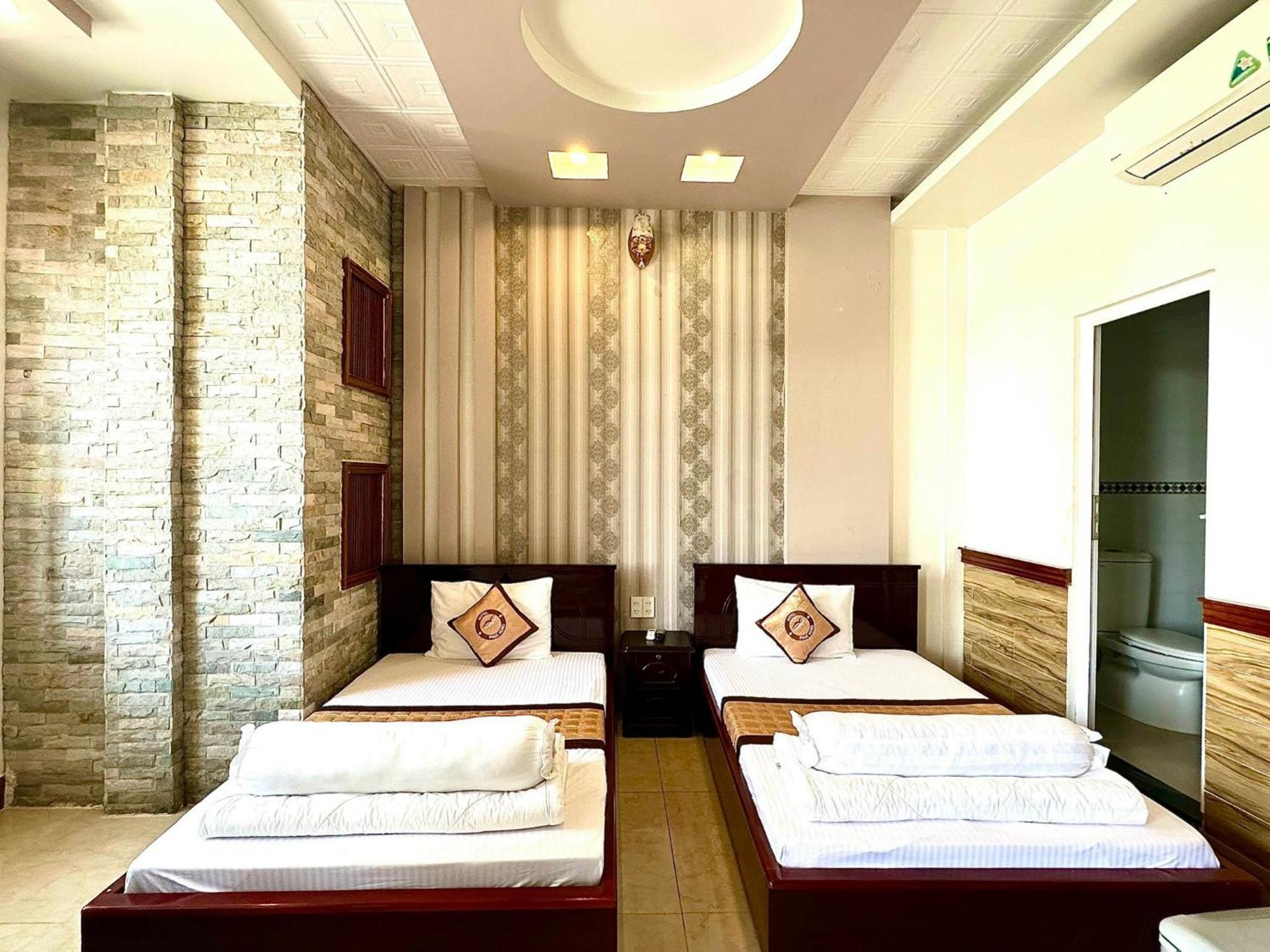 Phuc Hung Hotel Rạch Giá Buitenkant foto