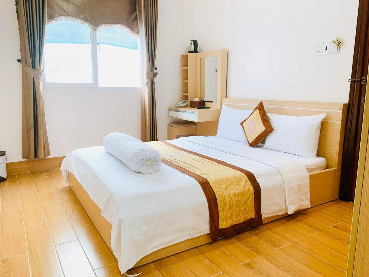 Phuc Hung Hotel Rạch Giá Buitenkant foto
