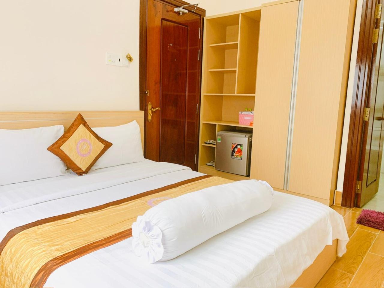 Phuc Hung Hotel Rạch Giá Buitenkant foto